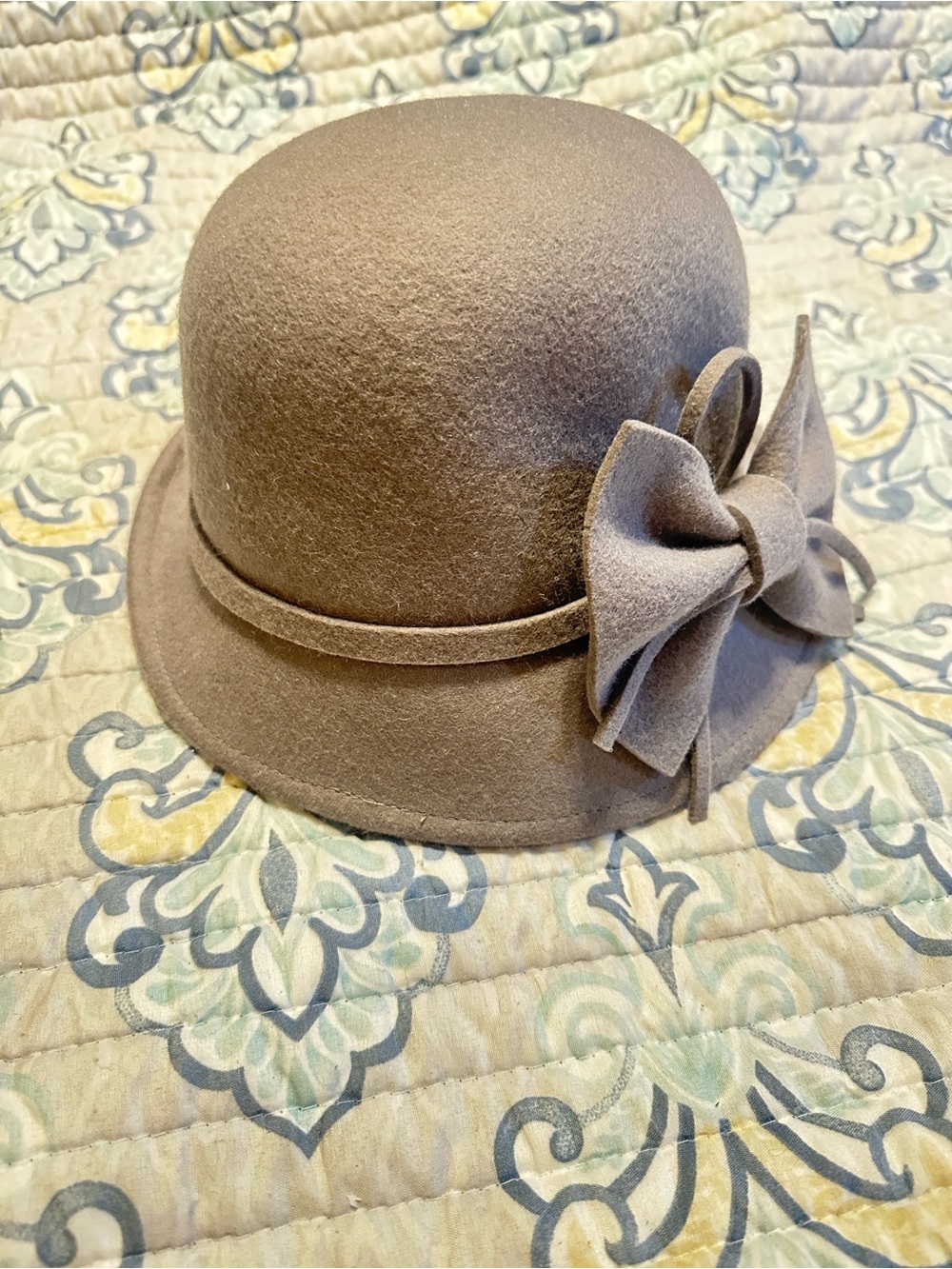 Womens Felt Bow Cloche Hat - Taupe